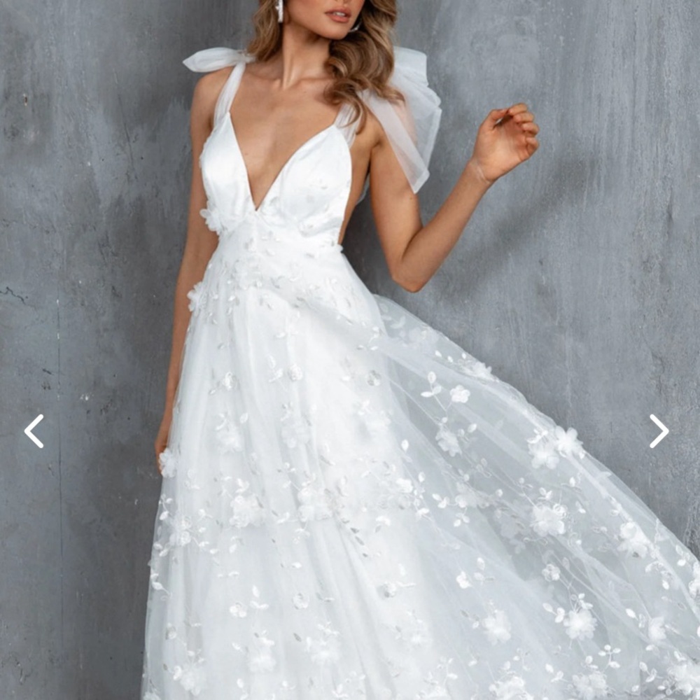 Selfie Leslie White Maxi Dress